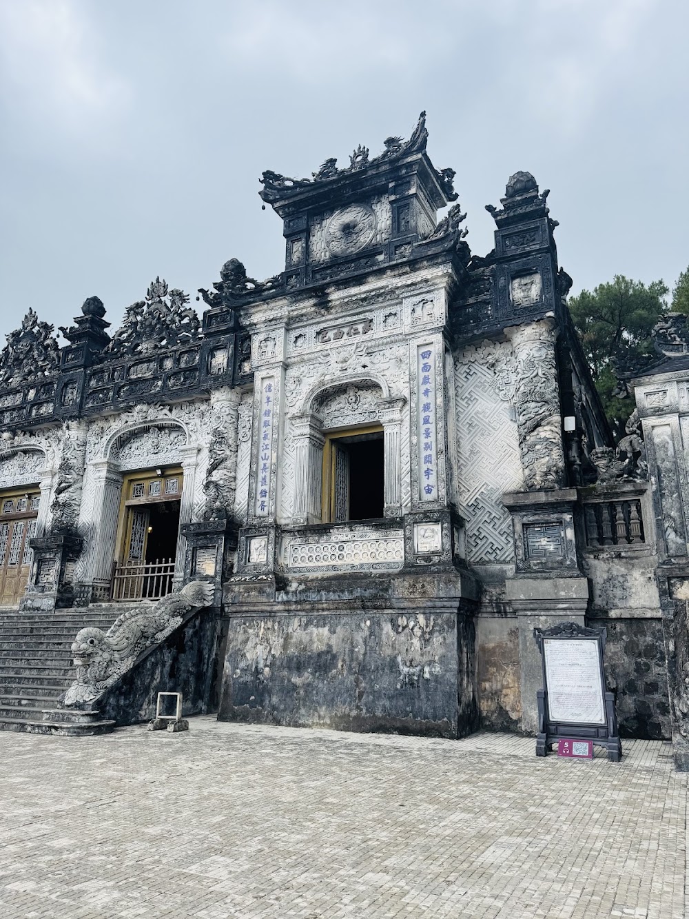Royal Tombs of Hue photo 3