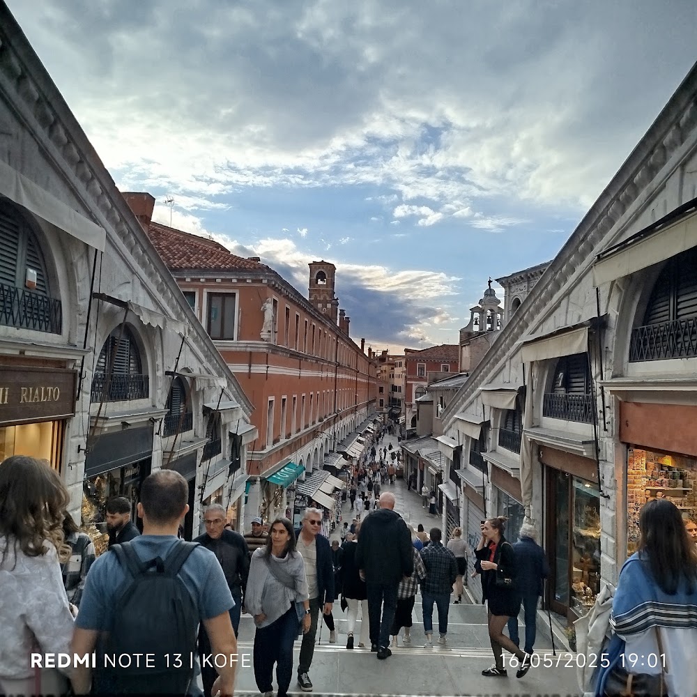 Rialto Bridge photo 2