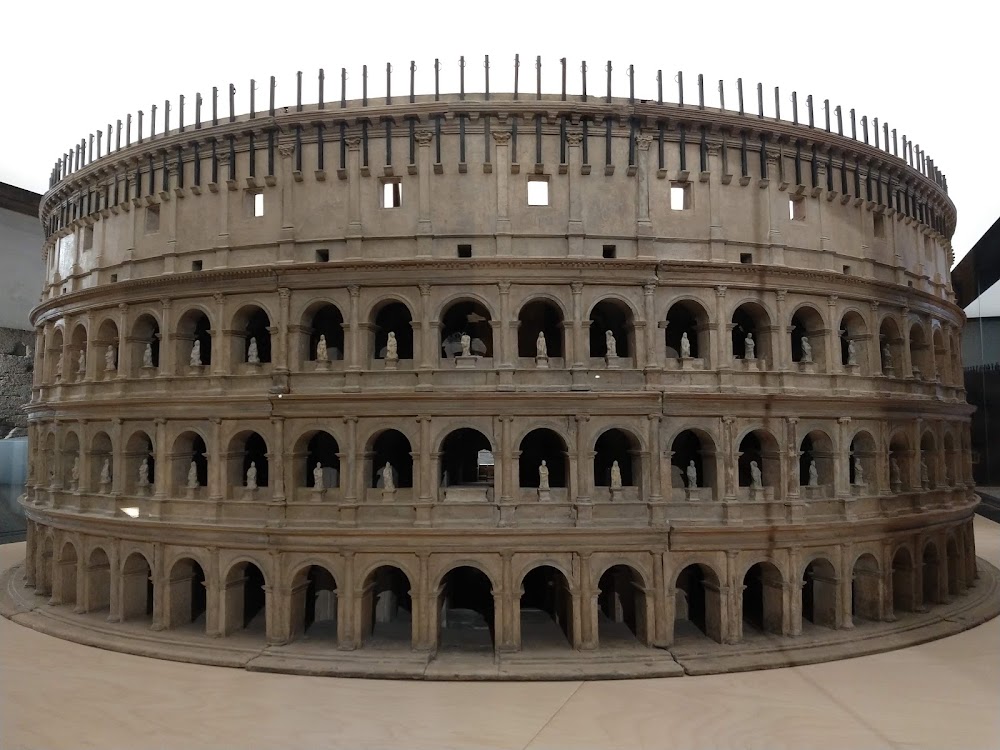 Colosseum photo 3