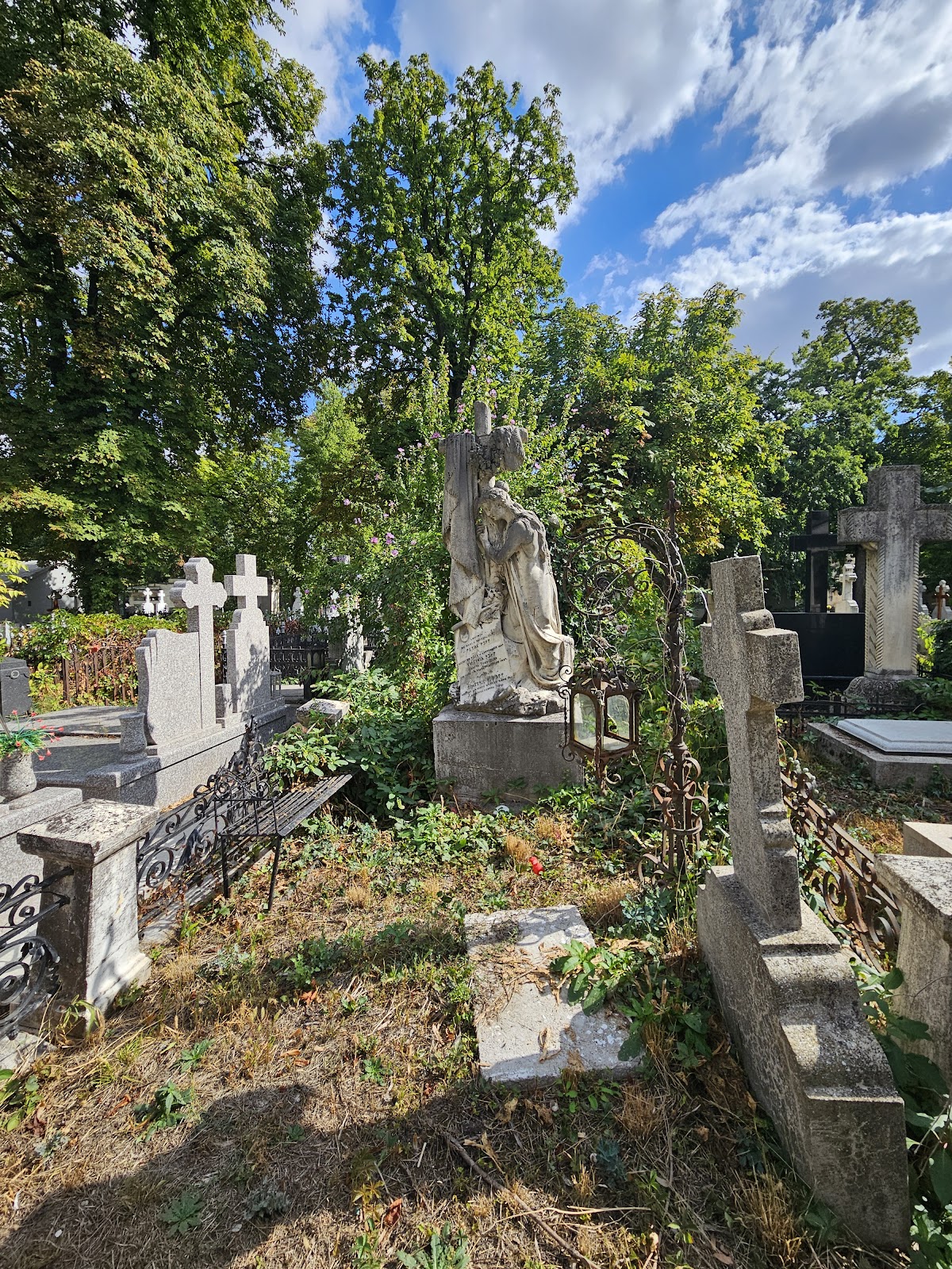 Bellu Cemetery