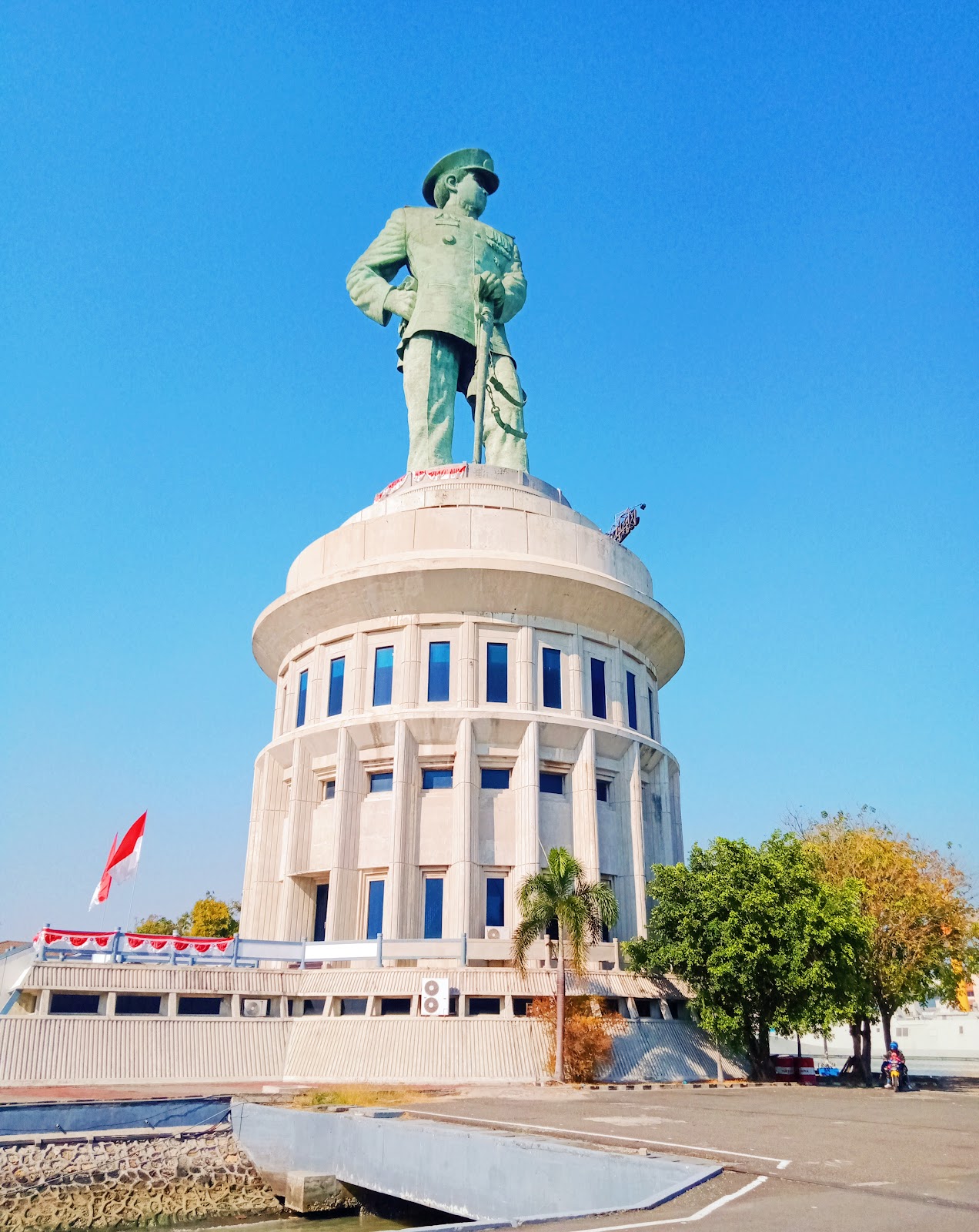 Jalesveva Jayamahe Monument
