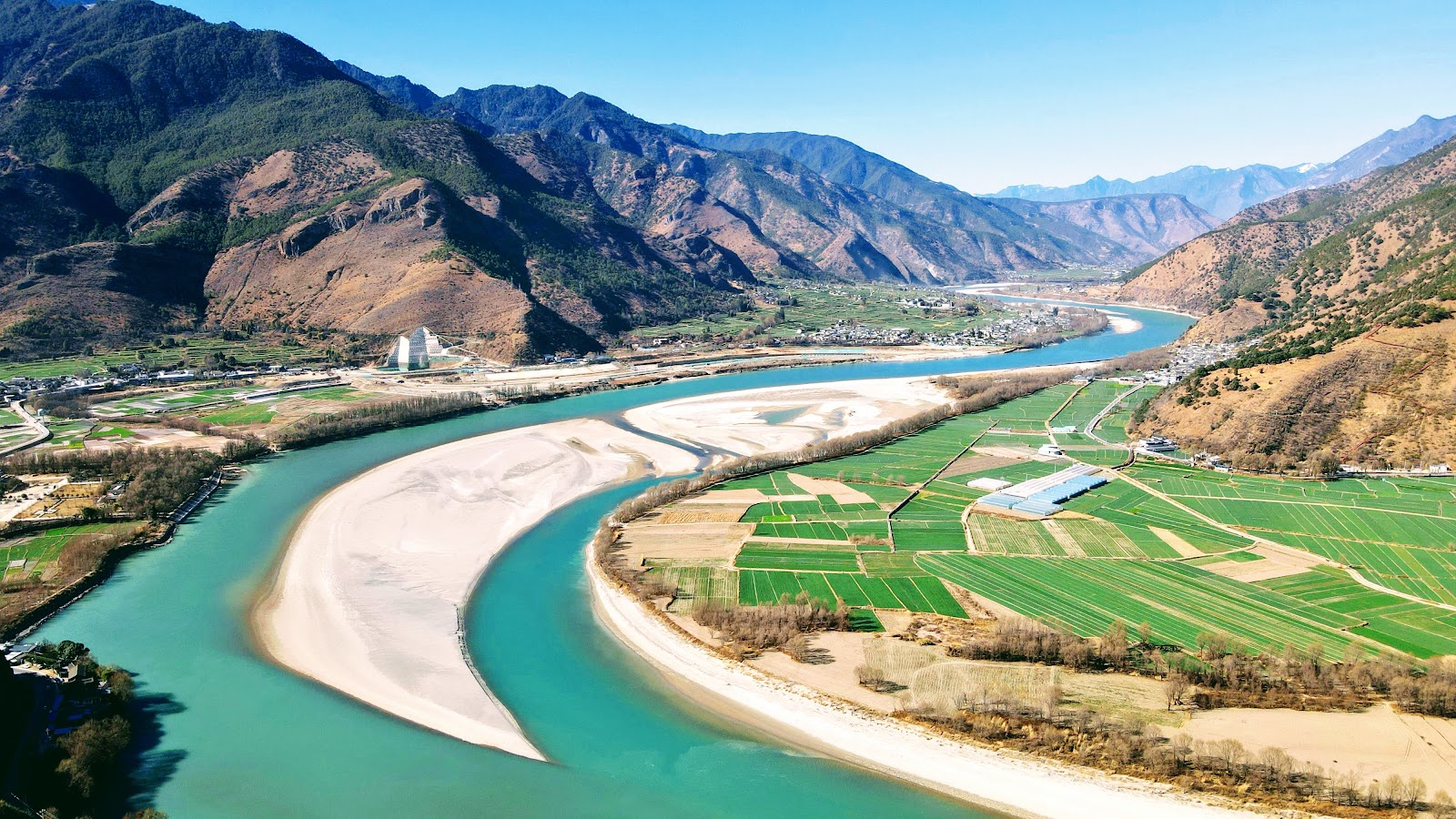 The First Bend of Yangtze River