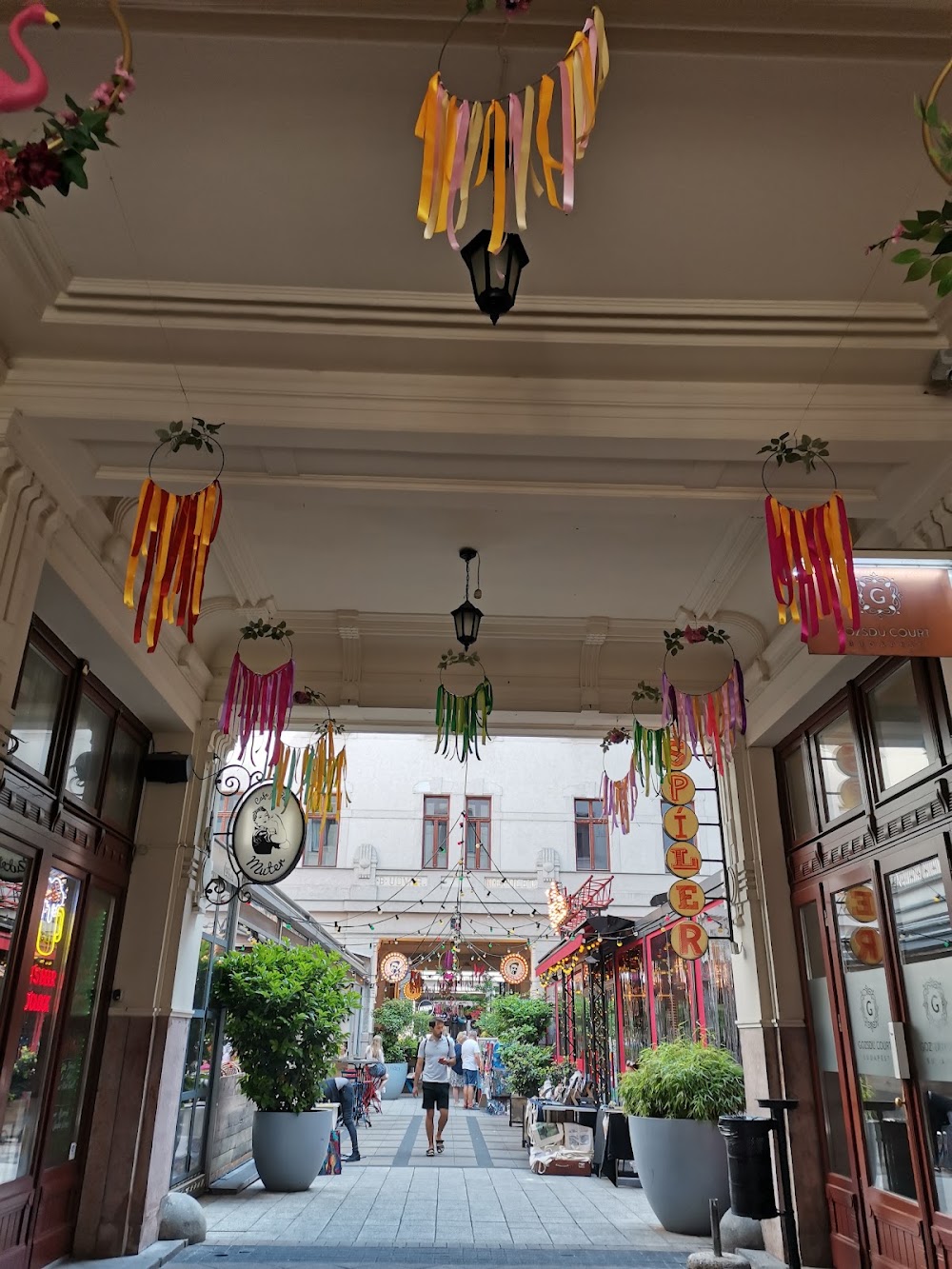 Gozsdu Passage
