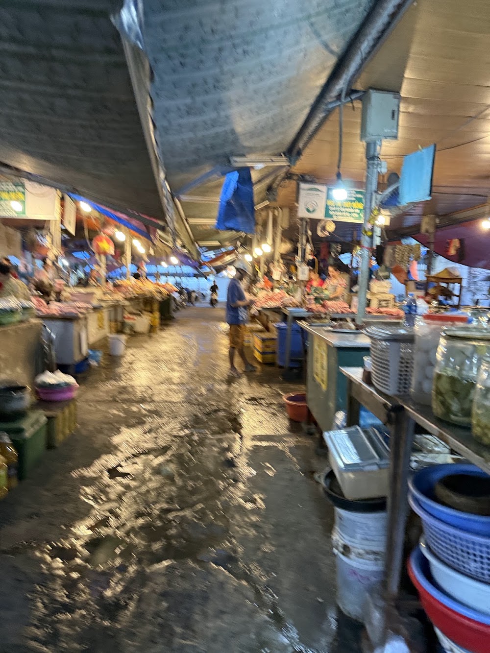 Nghia Tan Fish Market photo 2