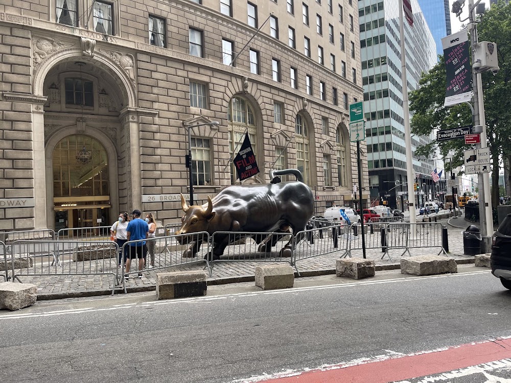 Charging Bull photo 3