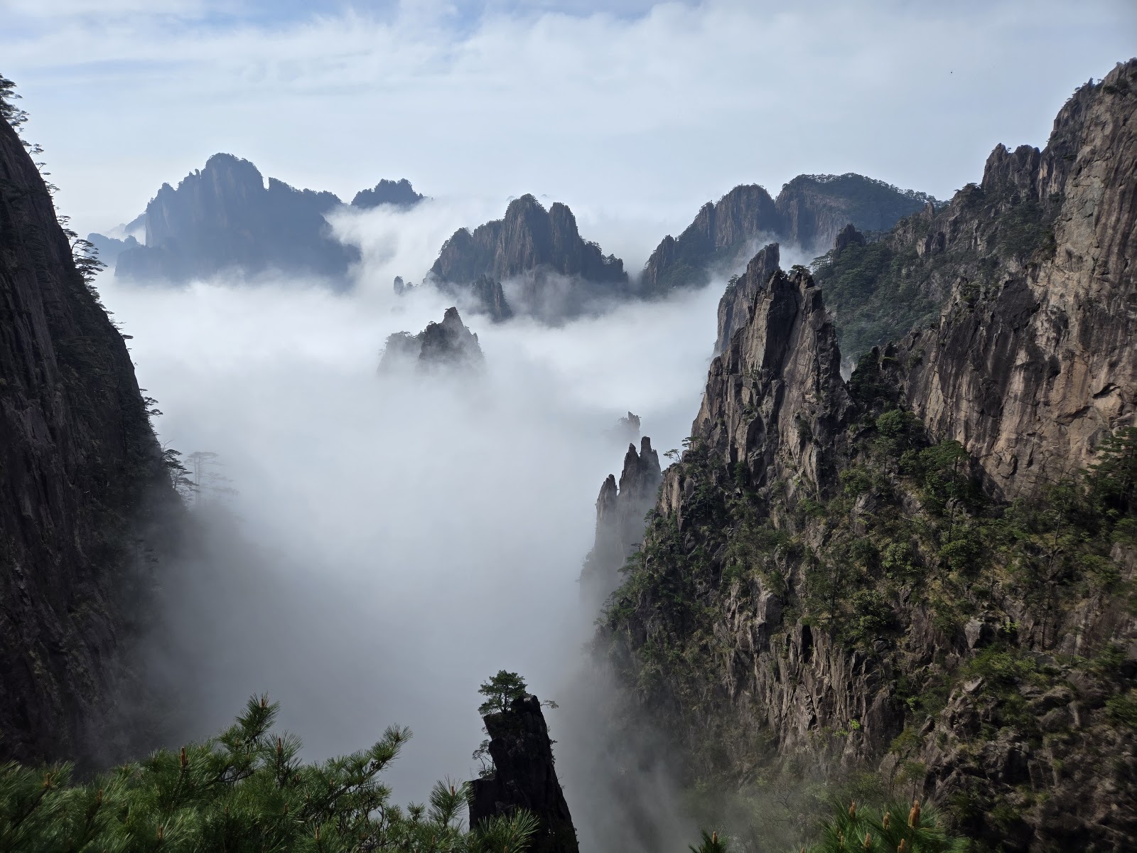 Fuyang Huangshan Mountain Scenic Area