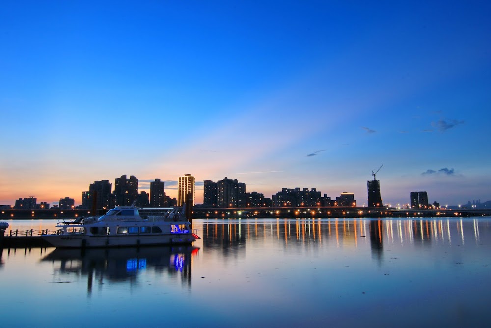 Dadaocheng Wharf and Riverside Park photo 3
