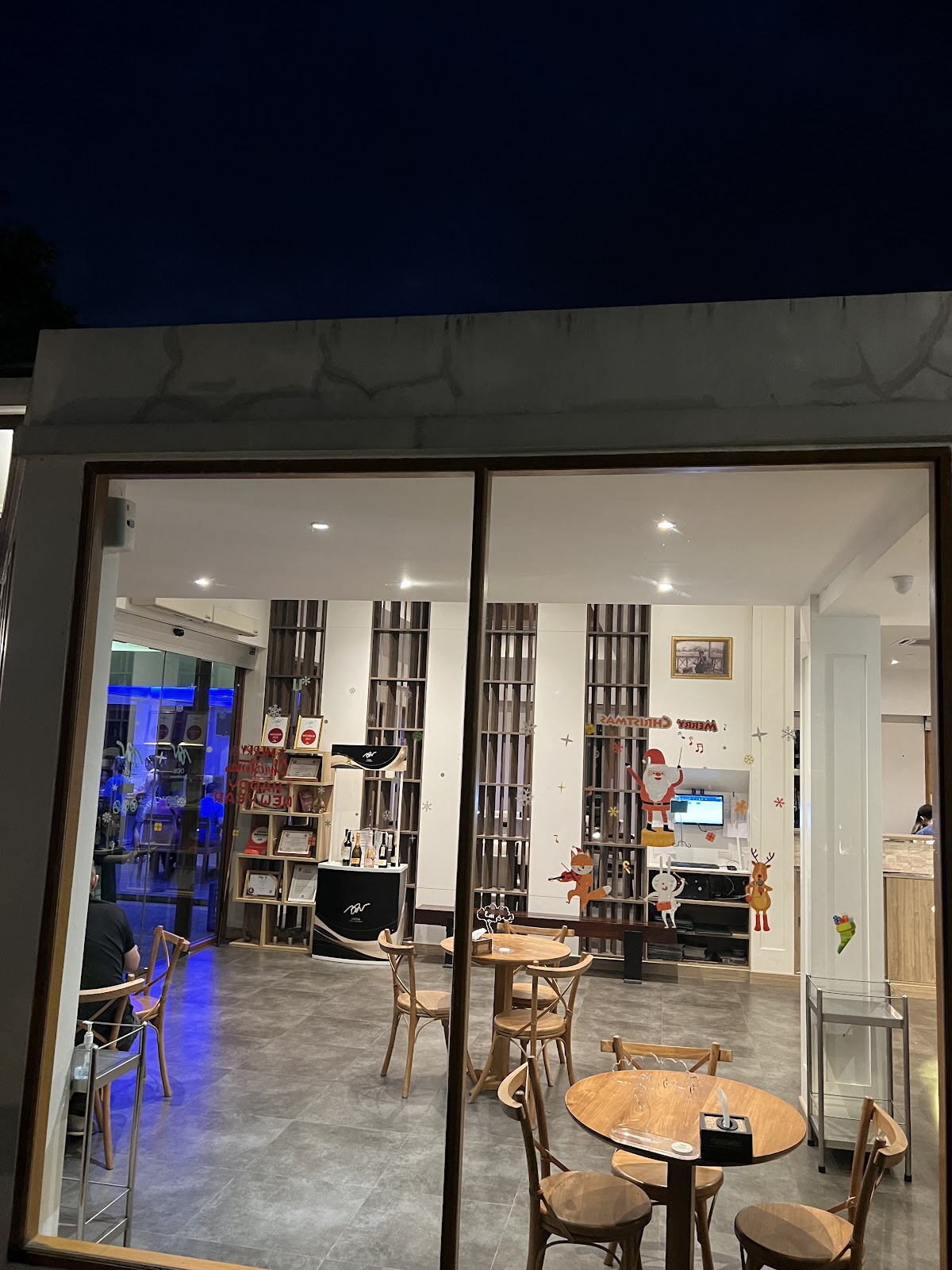 Chom Cafe
