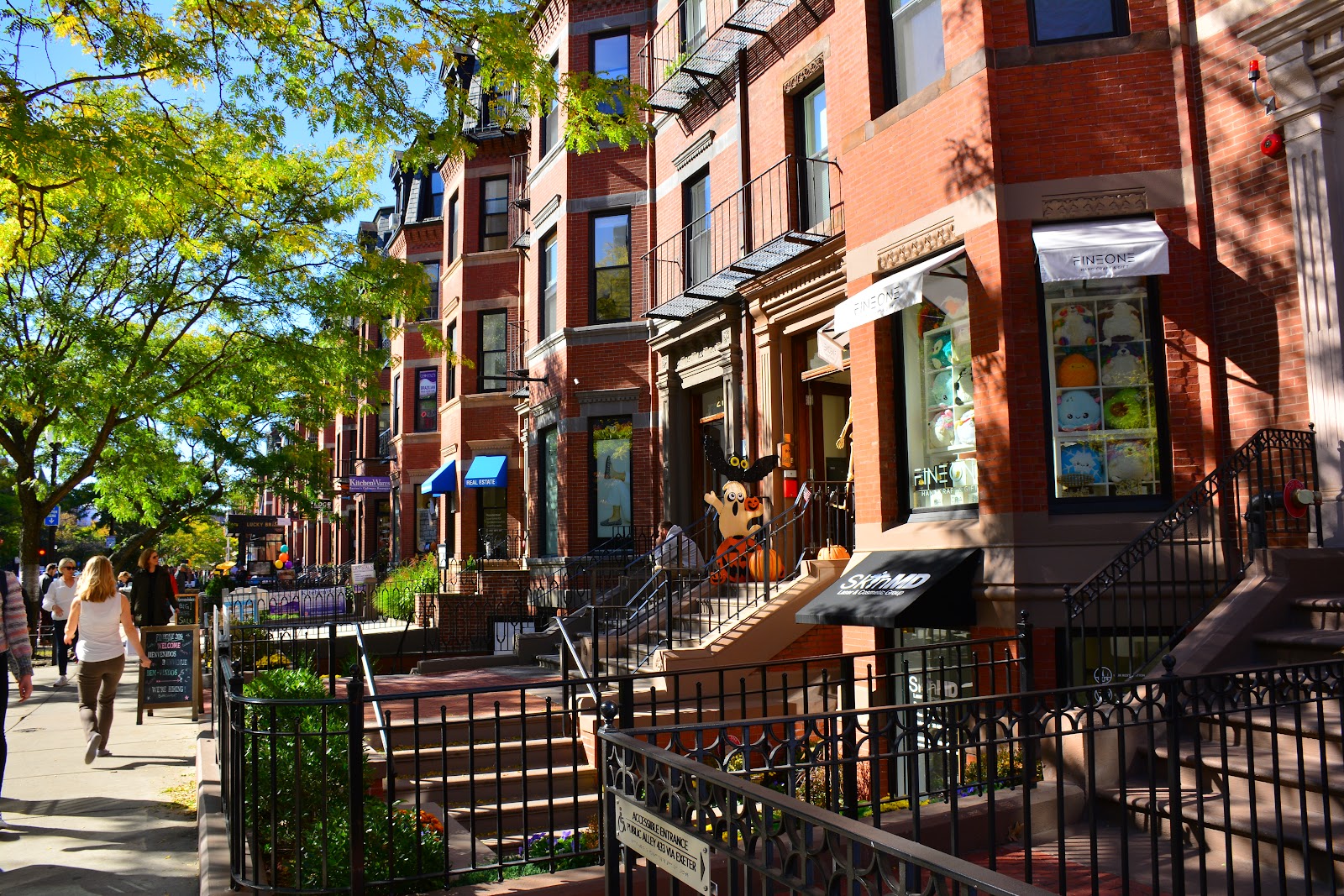 Newbury Street shopping district