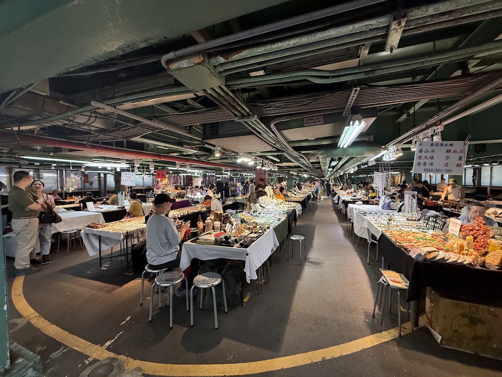Jianguo Holiday Flower & Jade Market photo 2