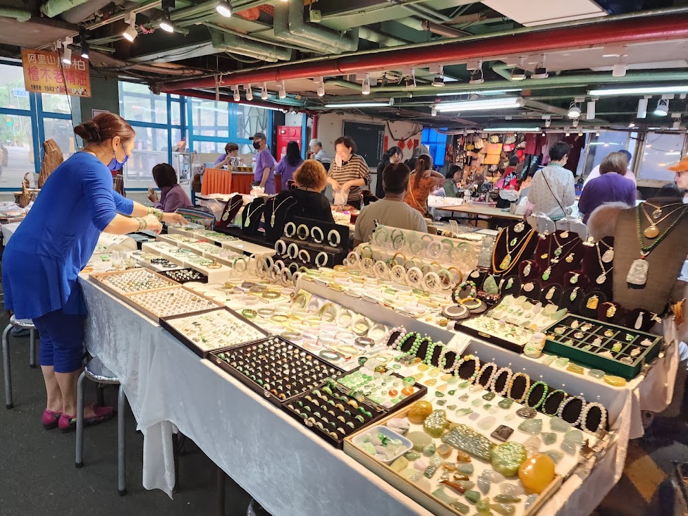 Jianguo Holiday Flower & Jade Market photo 3