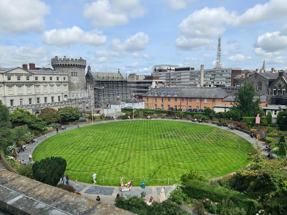 Dubh Linn Gardens
