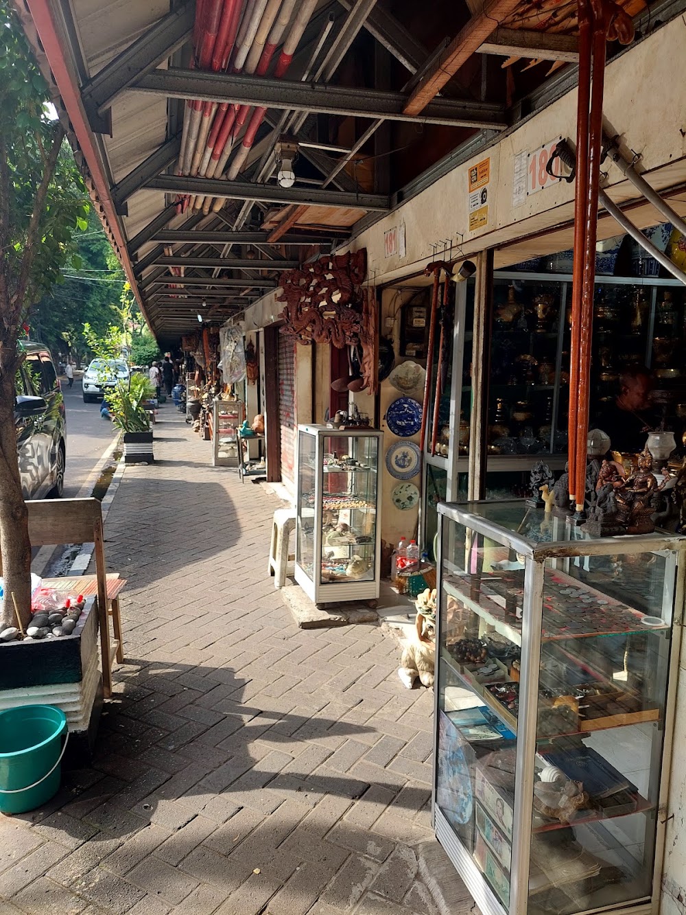Jalan Surabaya Antique Market