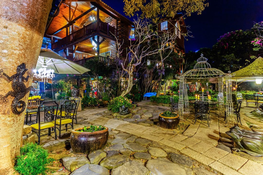 The Full House Resort Restaurant