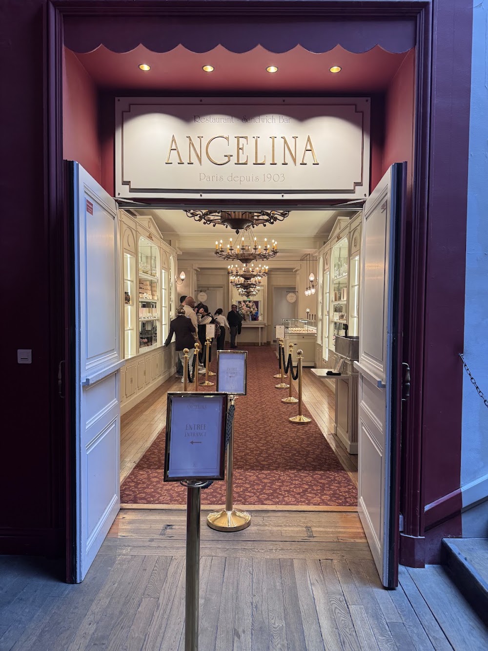 Angelina Paris - Château de Versailles, Pavillon d'Orléans